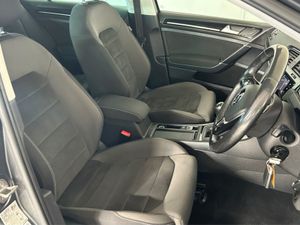 Volkswagen Golf Highline 1.0 TSI Manual 6speed FW - Image 4