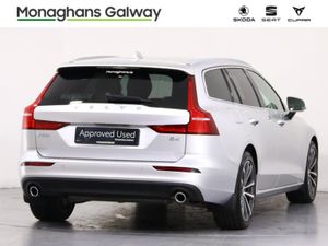 Volvo V60 B4 MOMENTUM 5DR AUTO - Image 4