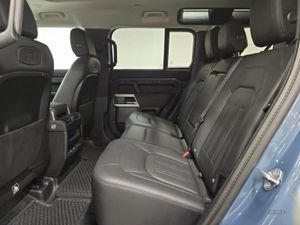 Land Rover Defender 3.0 D300 SE 110 5dr Auto - Image 4