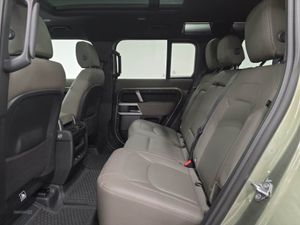 Land Rover Defender 3.0 D250 X-dynamic SE 110 5dr - Image 4