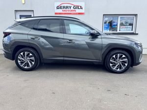 Hyundai Tucson Ix35 Executive 5DR - Image 2
