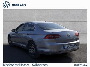 Volkswagen Passat 1.6tdi 120BHP Highline With Com - Image 4
