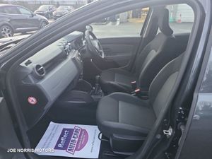 Dacia Duster Essential Blue DCI 115 Low KMS - Image 4