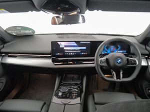 BMW 5 Series 530e M Sport Saloon - Image 4
