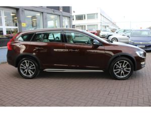 Volvo V60 2.0D4 CROSS COUNTRY SE LUXURY 190BHP 5DR - Image 3
