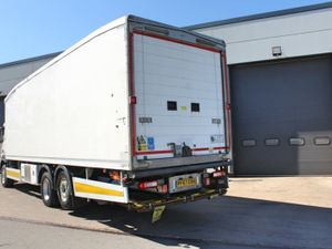 2018 VOLVO FM-330 6X2 FRIDGE LORRY - Image 4