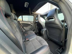 Mercedes-Benz CLA CLA180 AMG-LINE 1.6 SHOOTING BRA - Image 4