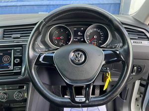Volkswagen Tiguan R-LINE PACK 2.0 TDI // TRENDLINE - Image 4