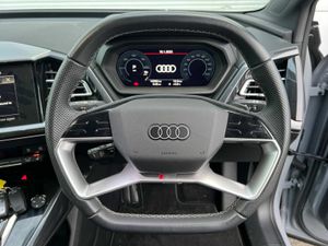Audi Q4 E-TRON S-LINE 35 AUTO // BLACK EDITION // - Image 4