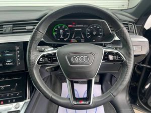 Audi e-tron S-LINE QUATTRO 50 COUPE // FULL RS-PER - Image 4