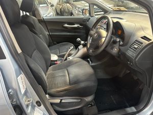 Toyota Auris 1.4 VVT-i Luna Petrol - Image 4