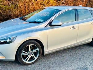2014 VOLVO V40 D2 IMMACULATE - Image 4