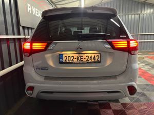 2020 202 Mitsubishi Outlander intense 5 Seat PHEV - Image 2