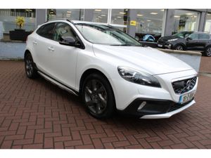 Volvo V40 2.0D4 SE CROSS COUNTRY 5DR HATCHBACK AUT - Image 2