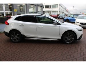Volvo V40 2.0D4 SE CROSS COUNTRY 5DR HATCHBACK AUT - Image 3