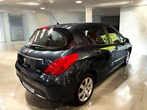 Peugeot 308 2013 - Image 2