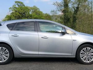 Opel Astra 2015 - Image 2