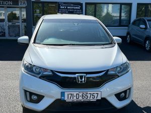 2017 Honda Jazz/Fit 1.5 Hybrid auto Top Specs - Image 2