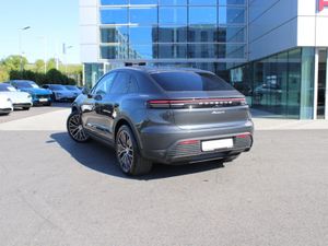 Porsche Macan 4 Electric - Image 2