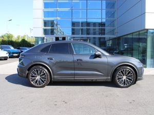 Porsche Macan 4 Electric - Image 4