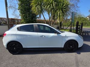 Alfa Romeo Giulietta 1.4 Auto Multi Air Competizi - Image 3