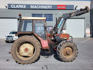 Case International 585 with Quicke 2300 loader - Image 2
