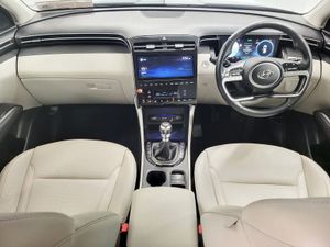 Hyundai Tucson 2WD Executive Plus w 2 Tone Roof F - Image 4