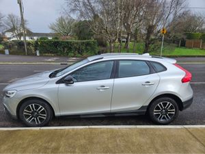 Volvo V40 CROSS COUNTRY D2 PLUS ED 5DR Diesel - Image 4