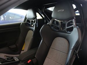 Porsche 911 GT3 - Image 2