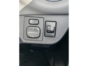Toyota Yaris 2018 - Image 2