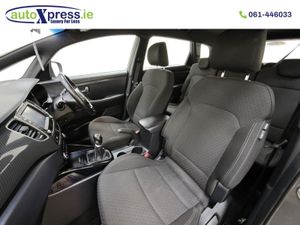 Kia Carens 1.7 Diesel 7-seater - Image 2
