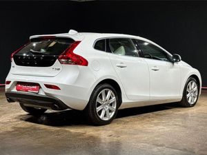 Volvo V40 1.5 Automatic - Classic Edition - Cream - Image 2