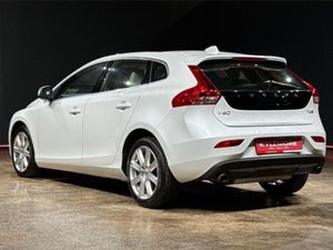 Volvo V40 1.5 Automatic - Classic Edition - Cream - Image 4