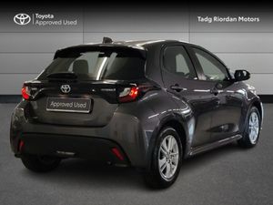Toyota Yaris Hybrid Luna - Image 2