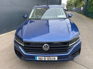 Volkswagen Touareg 3.0 TDI Business 231HP Black P - Image 3