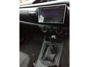 TOYOTA HILUX DOUBLE CAB DLX 4DR - Image 4