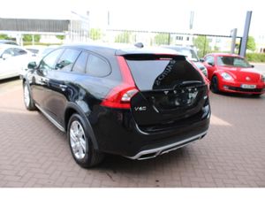 Volvo V60 2.0D4 SE CROSS COUNTRY 5DR ESTATE AUTOMA - Image 3