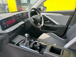 Opel Astra 5 DR Hatch SC 1.2i 110PS - Image 3