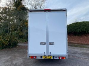 Peugeot Boxer Luton 2.2 BlueHDi 335 Plus Platform - Image 2