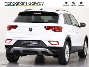Volkswagen T-Roc LIFE 2.0 TDI MANUAL 6SPEED FWD 11 - Image 4