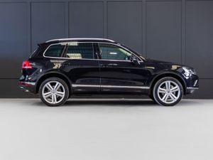 2017 Volkswagen Touareg V6 5 Seat N1 Crewcab - Image 2