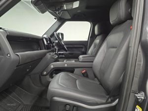 Land Rover Defender 3.0 D300 Hard Top X-dynamic H - Image 3