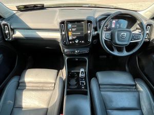 Volvo XC40 Inscription PRO Black Leather Recharge - Image 2