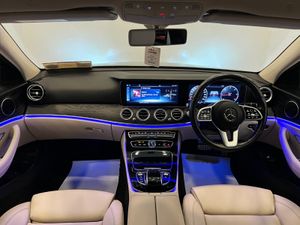 LOW MILES MB E220 AMG LINE NIGHT PACK 2019 - Image 4