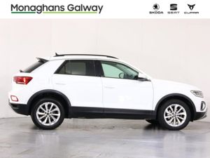 Volkswagen T-Roc LIFE 2.0 TDI MANUAL 6SPEED FWD 11 - Image 3