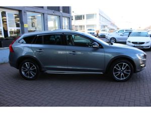 Volvo V60 2.0d4 Cross Country SE Luxury 190BHP 5D - Image 3