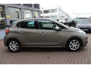 Peugeot 208 1.2 Active 5DR Hatchback // Immaculat - Image 3