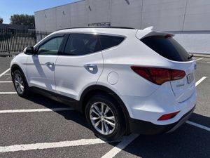 Hyundai Santa Fe 2.2 Crdi  Premium Model  4X4 Aut - Image 2