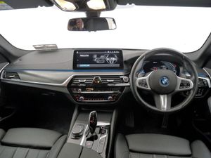 BMW 5 Series 530e M Sport Saloon - Image 4