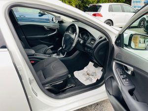 Volvo V40 2014  AUTOMATIC 43K MILES - Image 4
